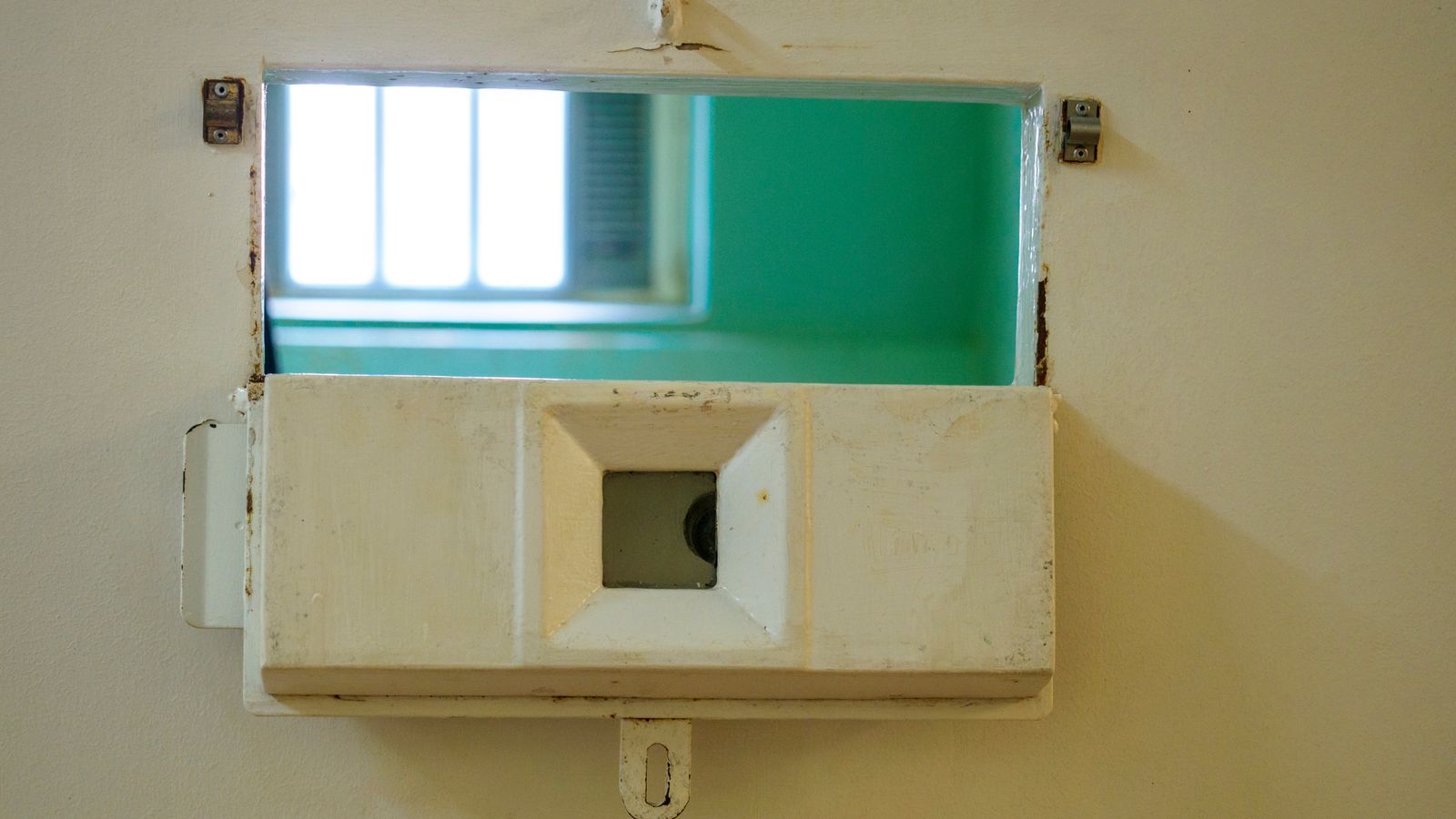 skynews-prison-cell-jail_5953820.jpg
