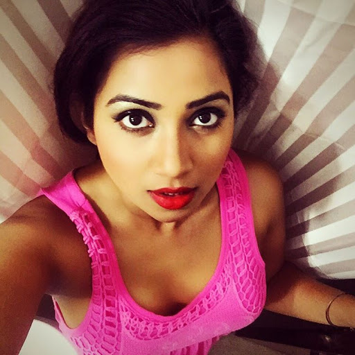 12 Hot Selfies of Shreya Ghoshal From Her Facebook Timeline – Scooptimes