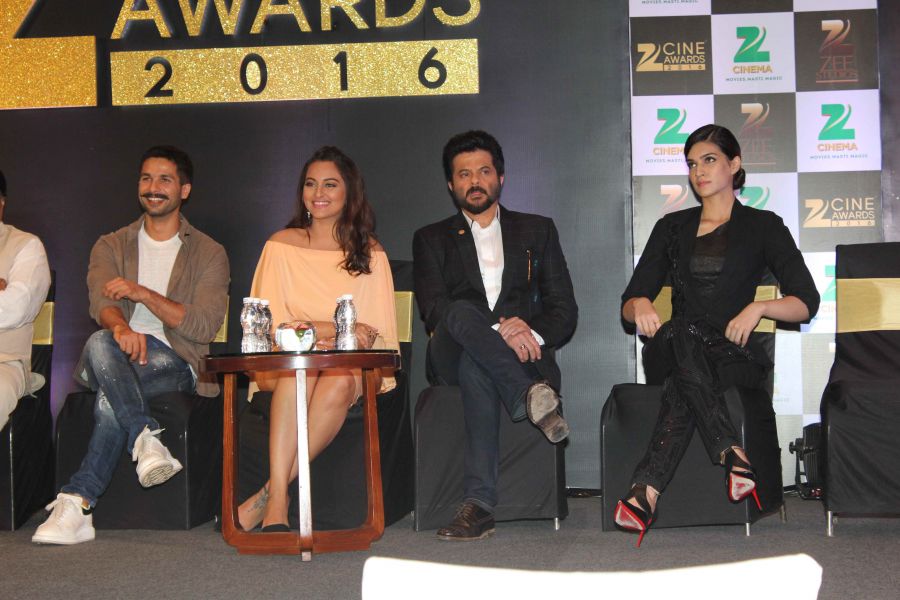 2016 Zee Cine Awards Nominees, Live Updates & Winners – Scooptimes