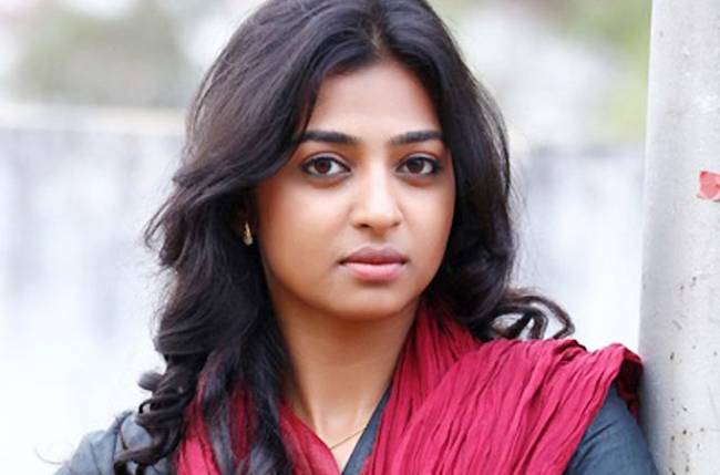 actress-radhika-apte-kabali-heroine-photos-scooptimes-1