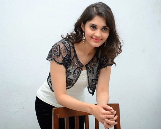 Actress Surabhi Pugazh Heroine Photos, Images – Scooptimes