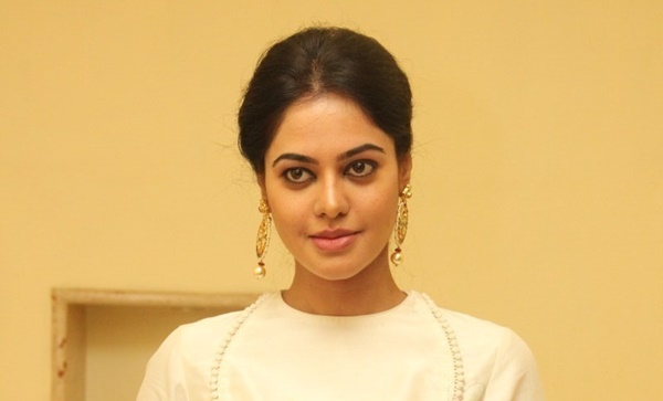 bindu-madhavi-actress-biography-wiki-age-bigg-boss-family-movies-list-scooptimes-1