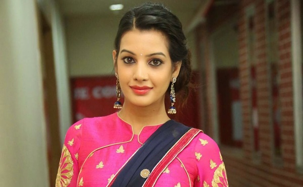 diksha-panth-actress-biography-age-wiki-family-bigg-boss-movies-list-scooptimes-1