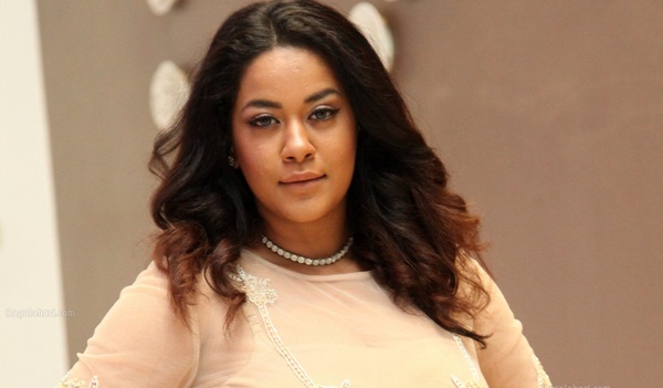 mumaith-khan-actress-biography-age-wiki-family-marriage-height-husband-scooptimes-1
